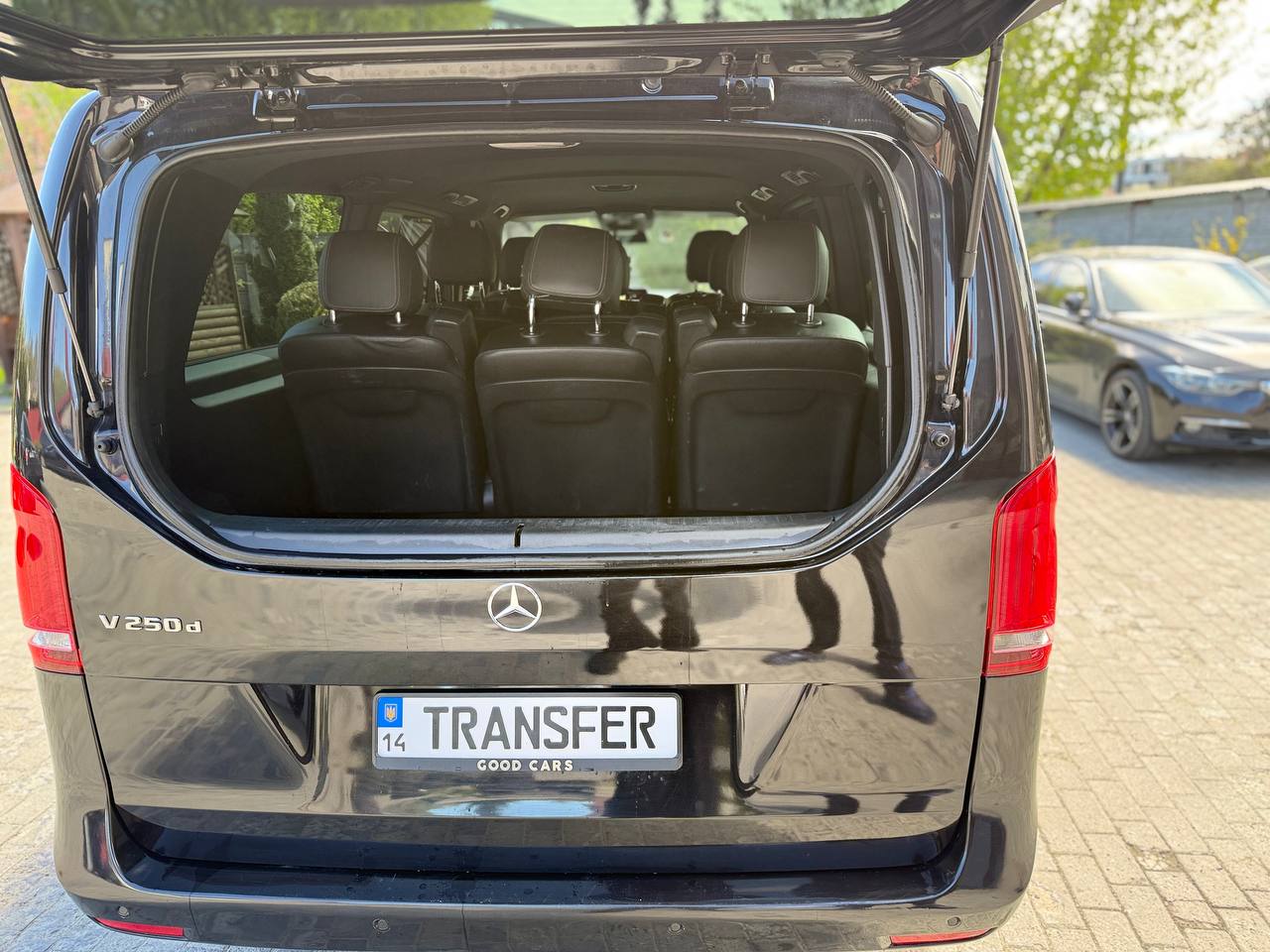 Mercedes V-Class — багажник і салон